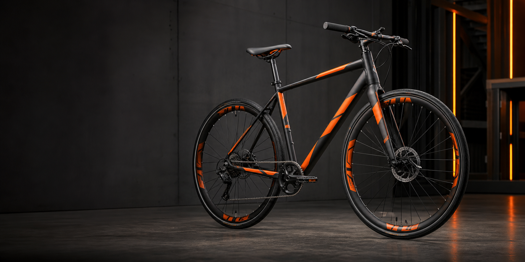 Individuell foliertes Fahrrad in Schwarz und Orange